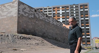 Restore edilen Köşk Medrese'nin önüne 14 katlı bina