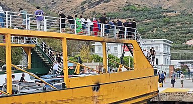 Ro-Ro gemisi, fazla yolcu aldığı gerekçesiyle limanda bekletiliyor