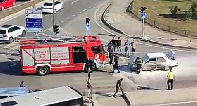 Samsun'da, seyir halindeki otomobil alev aldı
