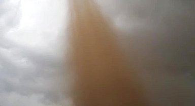 Sera ve sebze bahçelerine zarar veren devasa 'hortum' kamerada