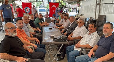 SMS ile işten çıkarılan 204 işçiden belediye önünde 24 saat nöbet