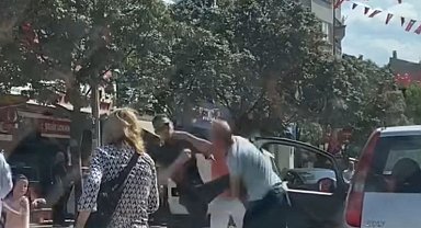 Sürücü ile yayanın kavgası kamerada