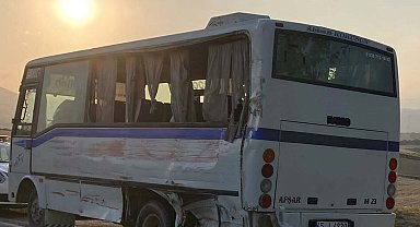 Tarım işçilerini taşıyan midibüs ile kamyonet çarpıştı: 1 ölü, 5 yaralı