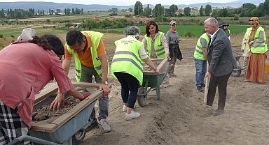 Tavşanlı Höyük'teki kazı çalışmalarına kadın girişimciler de katıldı