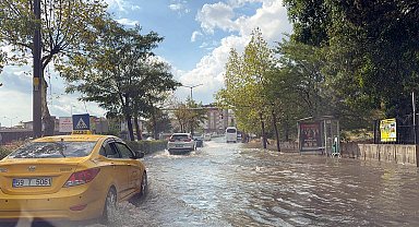 Tekirdağ'da sağanak; yollar göle döndü