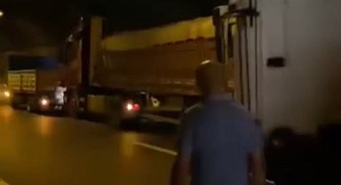 TEM Otoyolunda 3 TIR çarpıştı, İstanbul istikametinde 10 kilometrelik kuyruk oluştu