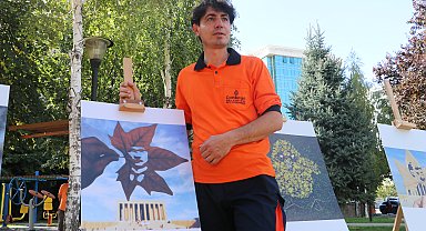 Temizlik işçisi topladığı yaprakları sergiye dönüştürdü