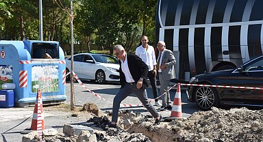 TFF Başkanı Hacıosmanoğlu Manisa FK'nın tesisine girmek için hendekten atladı