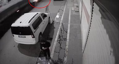 TIR, taksi ve başka bir TIR'a çarptı; kaza kamerada