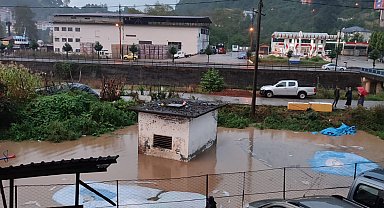 Trabzon'da sağanak; cadde ve sokaklar suyla doldu