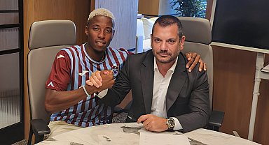 Trabzonspor'da yeni transferler imzaları attı