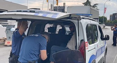 Trafikte husumetlisini tabancayla vurup, polisleri bekledi