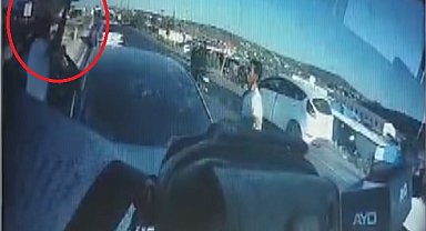 Trafikte tartıştığı sürücüye bıçak çekti