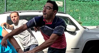 Trafikte yol verme kavgası kamerada