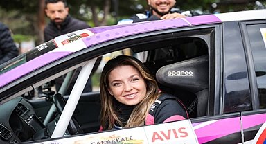 Türkiye'nin ilk engelli kadın pilotu, Avrupa Ralli Şampiyonası'ndan çifte kupayla döndü