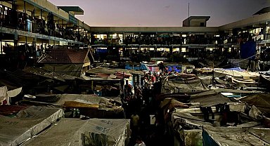 UNRWA, Filistinli ailelerin fotoğraflarını paylaştı: Dar alanlara sıkışmış haldeler