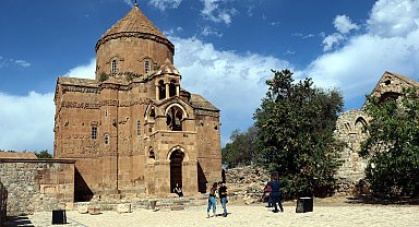 Van'daki tarihi Akdamar Kilisesi, 12'nci ayine hazırlanıyor
