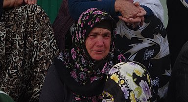 Yaşlı çift, evlerinin yanışını gözyaşlarıyla izledi