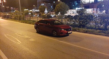 Yolun karşısına geçmeye çalışırken otomobilin çarptığı çocuk yaralandı