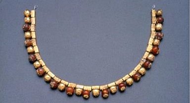 Yurt dışına kaçırılan 2 bin 700 yıllık Bintepeler kolyesi, Türkiye'ye iade edildi