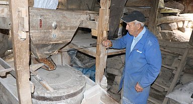 2 asırlık su değirmeni halen hizmet veriyor