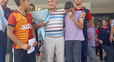 43 yıllık öğretmene, 19 yıldır görev yaptığı okulda alkışlı veda