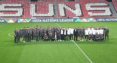 A Milli Futbol Takımı, 19 Mayıs Stadı'nda yürüyüş yaptı