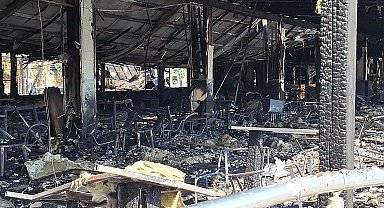 Alev alev yanan restorandaki zarar, gün ağarınca ortaya çıktı