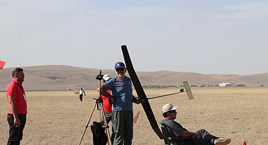 Ankara'da havacılık tutkunları, model uçaklarla yarıştı