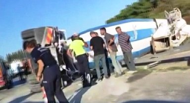 Antalya'da beton mikseri devrildi, sürücü yaralandı