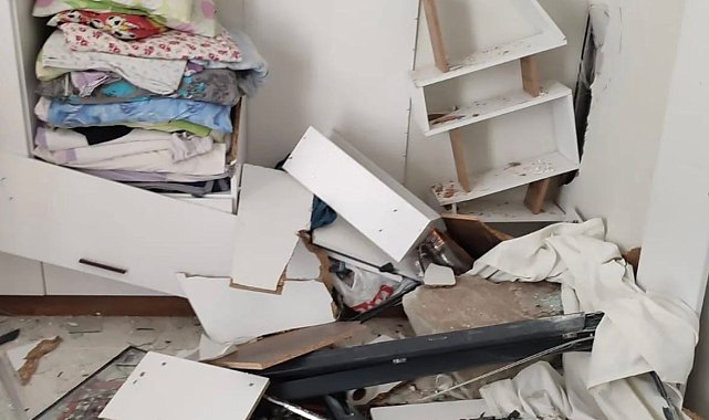 Artvin'de heyelan; yamaçtan kopan kayalar boş eve isabet etti