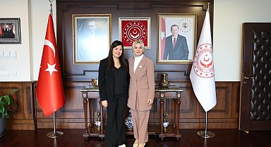 Bakan Göktaş, Filistinli çocuklara beste yapan sanatçı Ayşe Atam'ı kabul etti