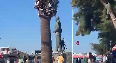 BALIKESİR'de Atatürk heykeline balyozlu saldırı