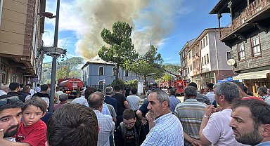Bartın'da 564 yıllık cami yandı