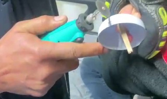 Bebeğin zile sıkışan parmağını itfaiye kurtardı