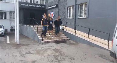 Çalmak istedikleri otomobili çalıştıramayınca, iterek götürdüler; o anlar kamerada