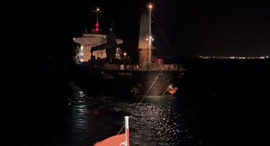 Çanakkale Boğazı'nda makine arızası yapan gemi sürüklendi