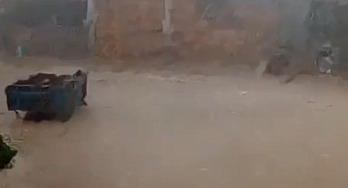 Çanakkale'de sağanak; yollar göle döndü