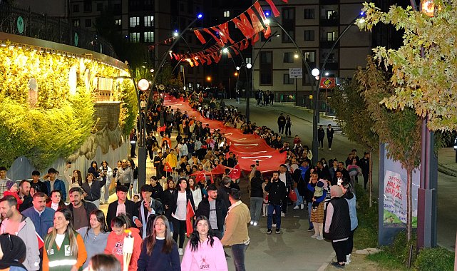 Doğu ve Güneydoğu'da 'Cumhuriyet' coşkusu