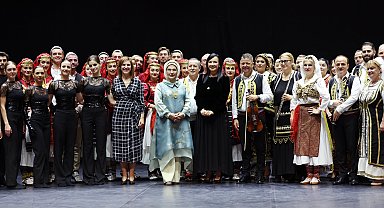 Emine Erdoğan, Tiran'da Ulusal Opera ve Bale Tiyatrosu ile Tugaylar Sarayı'nı ziyaret etti