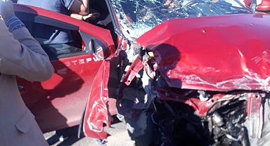 Hakkari Valisi Çelik'in konvoyunda kaza; 2 yaralı