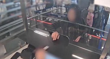 Havalimanında cinsel organlarında taşıdıkları külçe altınlarla yakalandılar: 7 tutuklama