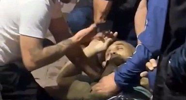 İşlettiği kahvehanenin önünde otururken silahlı saldırıda yaralandı