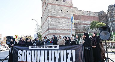 İstanbul - 35 STK'dan artan şiddet olaylar nedeniyle Edirnekapı Surları önünde basın açıklaması