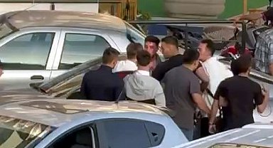 İstanbul - Avcılar'da trafikte yumruklu 'Yol verme' kavgası