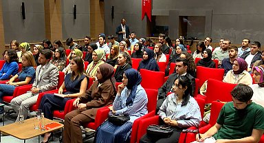 İstanbul-İletişim Başkanlığı'ndan Bab-ı Ali Okulu'nda 'Dezenformasyon ve Etik' konulu seminer