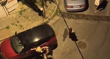 İstanbul- Kağıthane'de sokak ortasında kadına saldırdı; o anlar kamerada