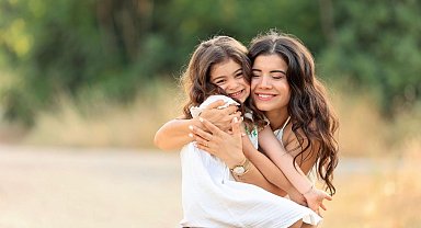 İstanbul - Kızının kolu göğsüne çarpınca meme kanseri olduğunu öğrendi, erken tanıyla kurtuldu