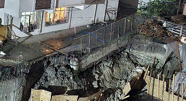 İstanbul-Küçükçekmece'de 5 katlı binanın bahçe duvarı çöktü; bina tahliye edildi