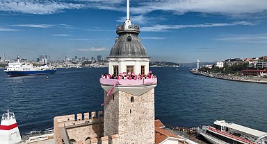 İstanbul - Meme kanserine karşı farkındalık için Kız Kulesi'ne pembe kurdele asıldı